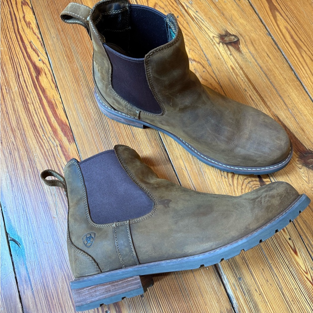 Ariat Men's Distressed Brown Chelsea Boots